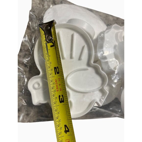 Tupperware White Plastic Holiday Cookie Cutters Set Of 10 Halloween Valentines - Picture 8 of 12